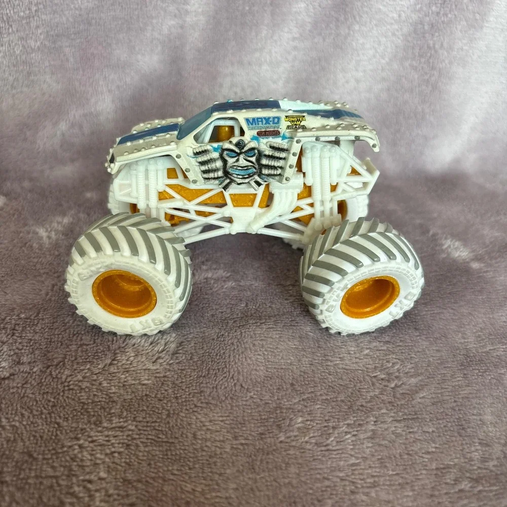 Monster Jam Max-D Maximum Destruction White Gold 1:64 Die-Cast Monster Truck